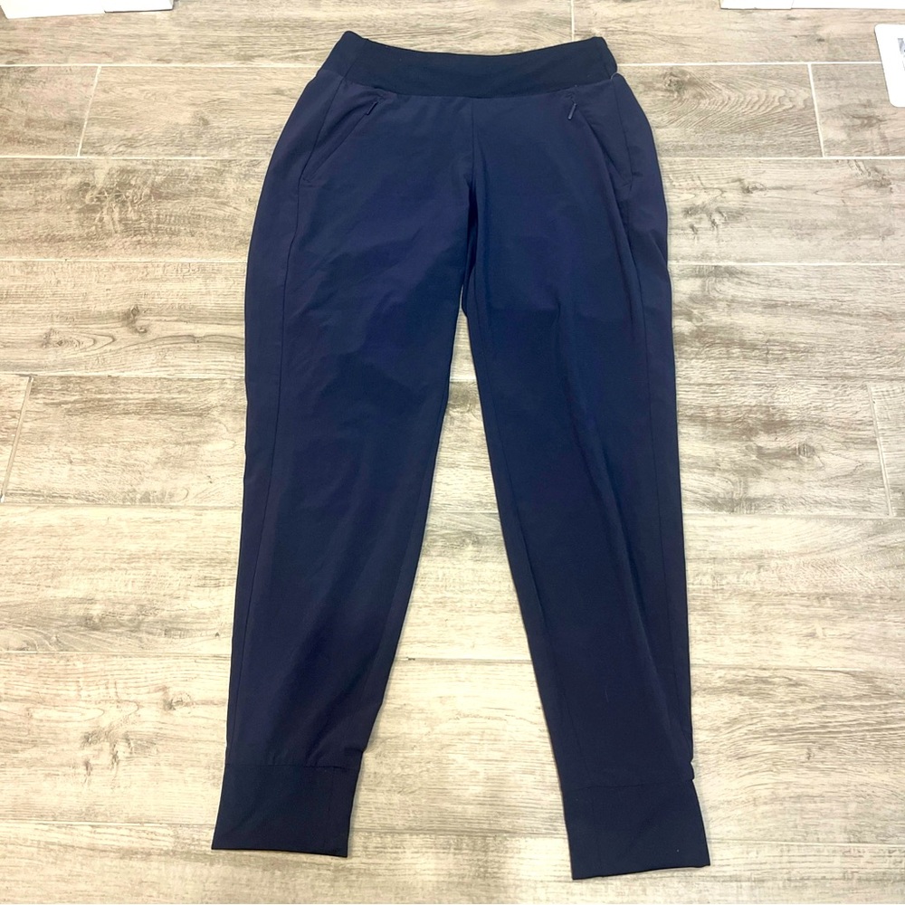 Athleta Soho Jogger Women’s Size 2 Navy Blue Athleisure Travel Featherlight‎ EUC